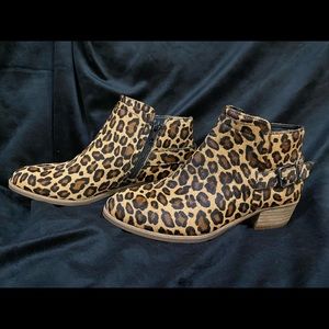 Gianni Bini cheetah booties Brand NEW